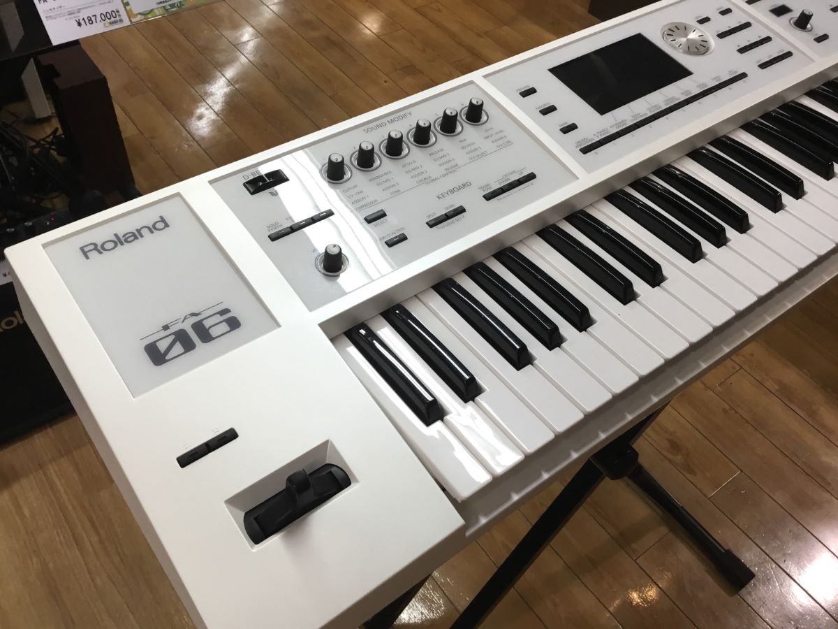 Roland FA-06 キーボードシンセサイザー 61鍵 - 鍵盤楽器
