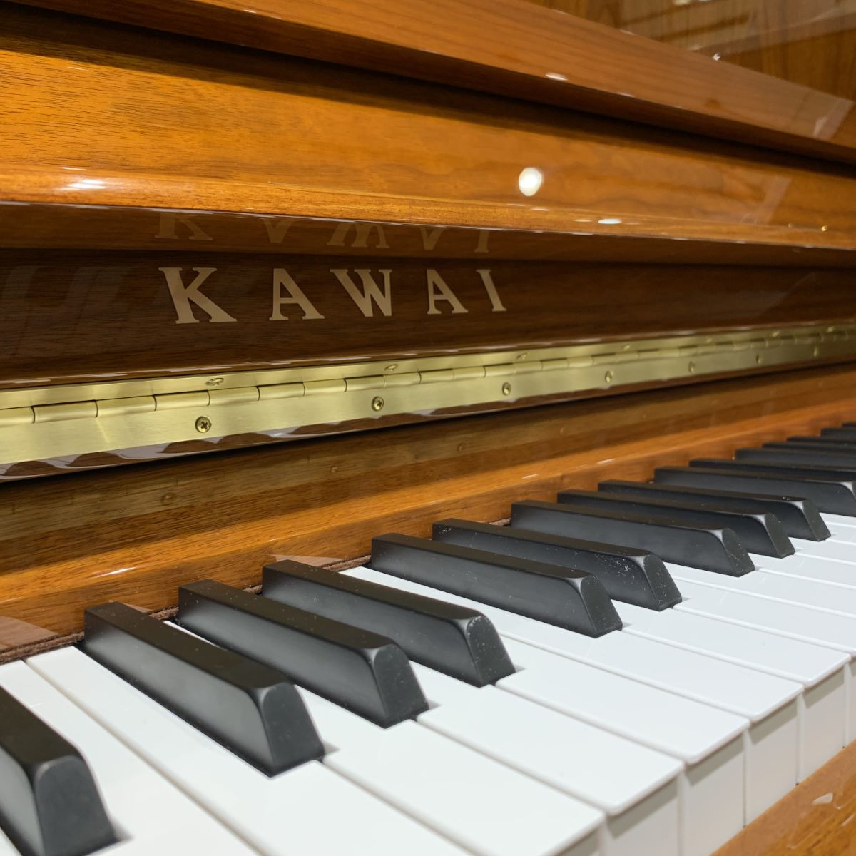 定番格安木目（ウォルナット）艶出し仕上げ　カワイ　コンパクト　グランドピアノ　GE-20（2002年製） グランドピアノ