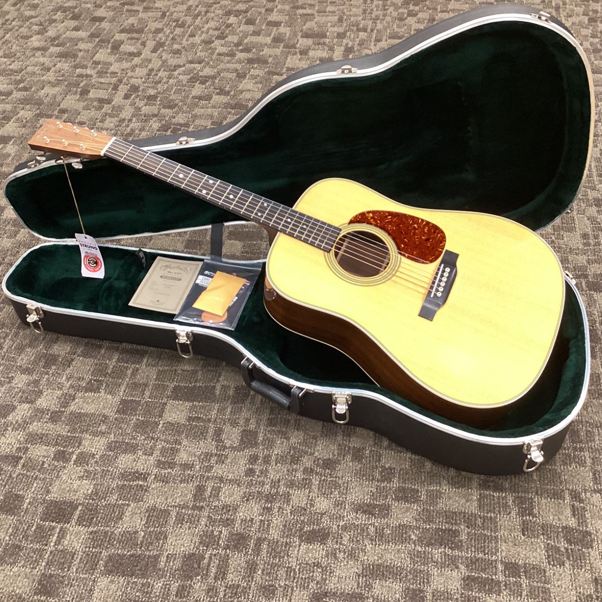 Martin D-28 Standard アコースティックギター マーチン 【 イオン 