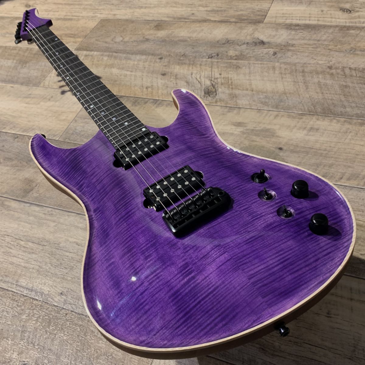 Valenti Guitars Nebula Carved 6st / See through Purple ヴァレンティギターズ 【 新宿ＰｅＰｅ店  】 | 島村楽器オンラインストア