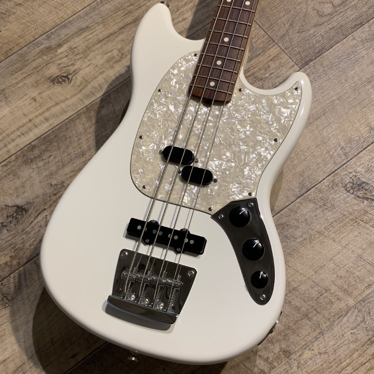 Fender American Performer Mustang Bass / Arctic White フェンダー 【 新宿ＰｅＰｅ店 】 |  島村楽器オンラインストア