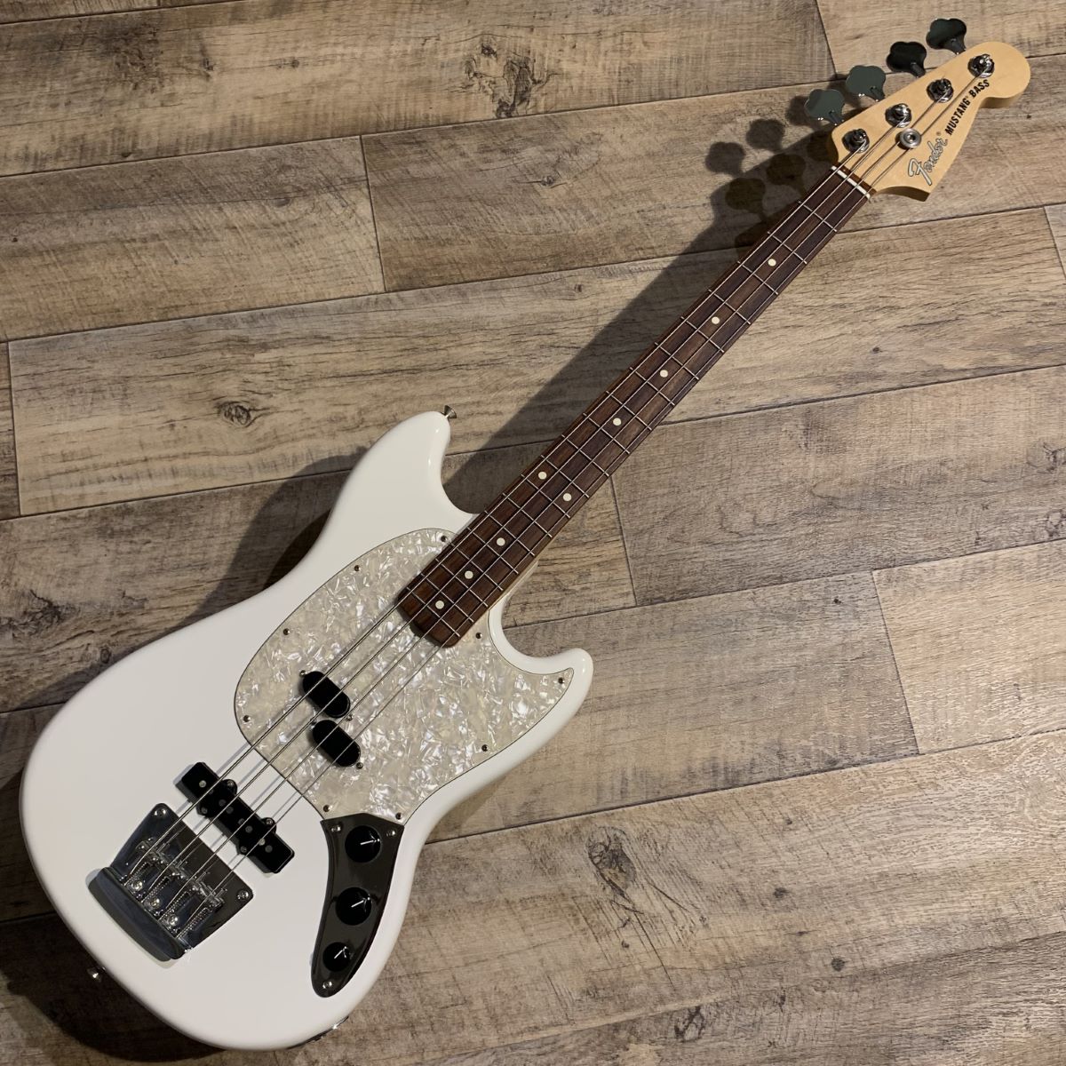 Fender American Performer Mustang Bass / Arctic White フェンダー 【 新宿ＰｅＰｅ店 】 |  島村楽器オンラインストア