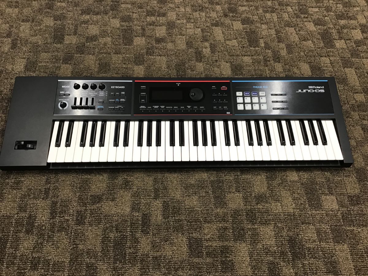 ROLAND D-20 シンセサイザー 61鍵盤 - 鍵盤楽器