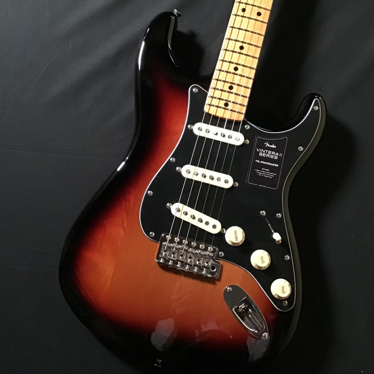 Fender Vintera II '70s Stratocaster 3-Color Sunburst エレキギター