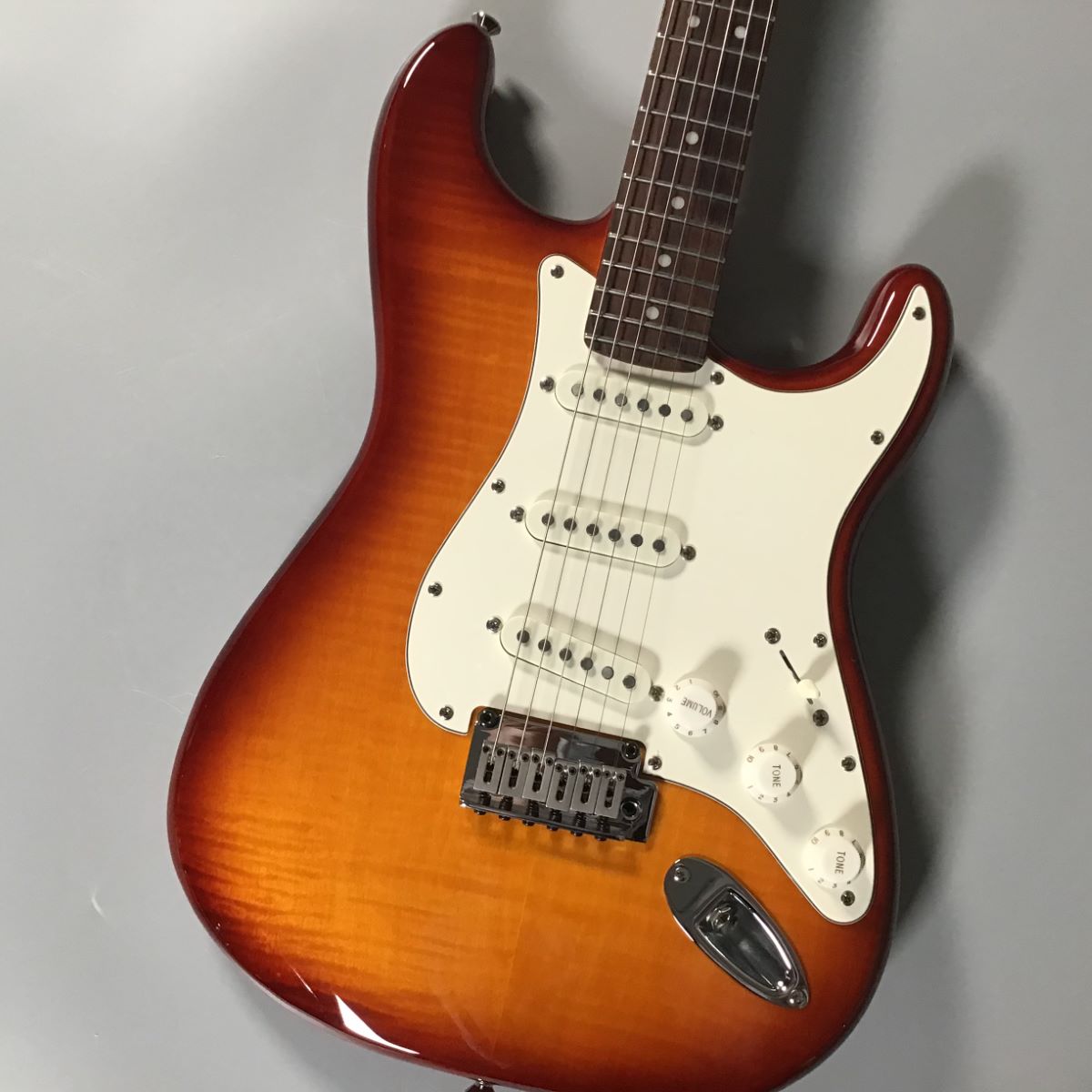 得価最新作Squier by Fender スクワイア Standard Stratocaster ブラック ストラトキャスター エレキギター ※中古 フェンダー