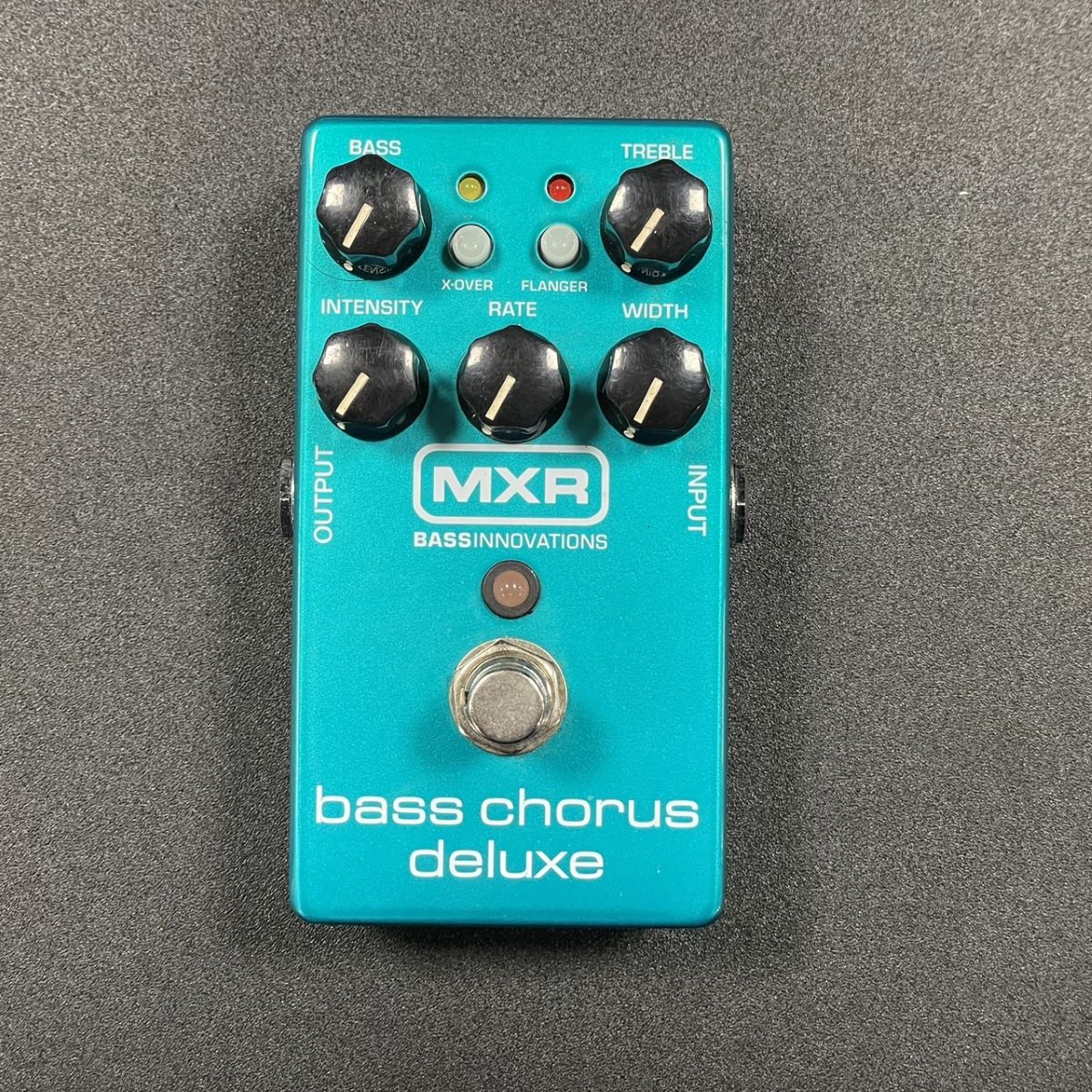 ベース用MXR ( エムエックスアール ) M83 Bass Chorus Deluxe - ギター