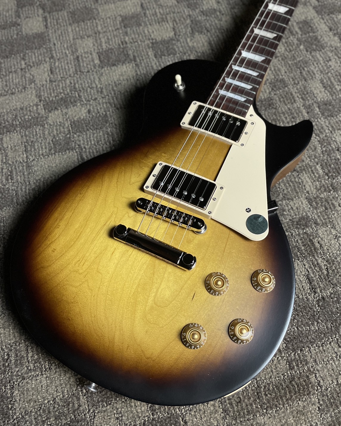 Gibson Les Paul Tribute Satin Tobacco Burst【3.72kg・サテン