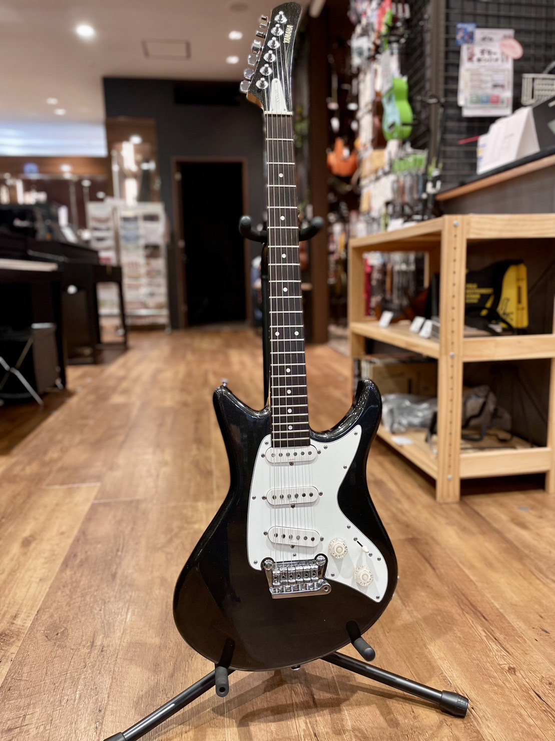YAMAHA Solid Singlebobin Guitar SS-600 Black Metallic【1983年製