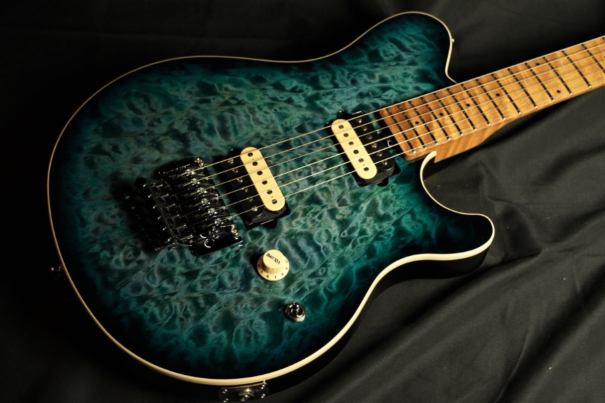 MUSICMAN Axis Yucatan Blue Quilt Figured Roasted Maple Neck【希少