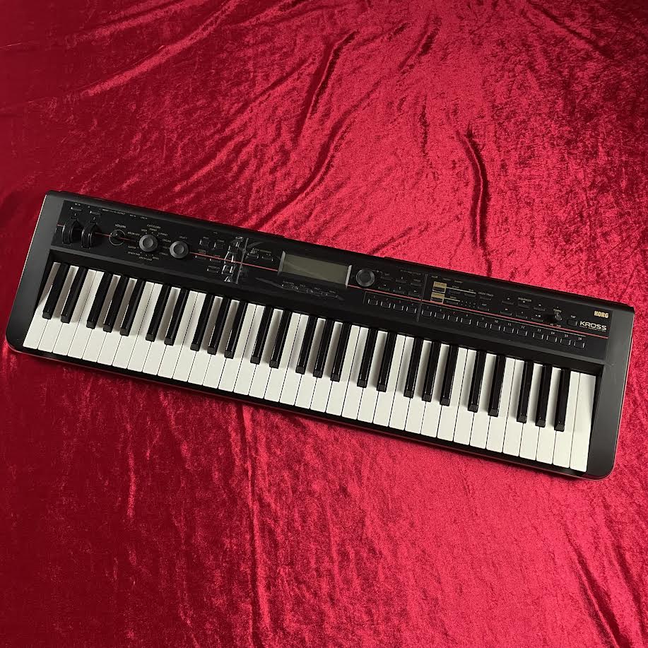 KORG KROSS-61問題なく使用出来ます - 鍵盤楽器