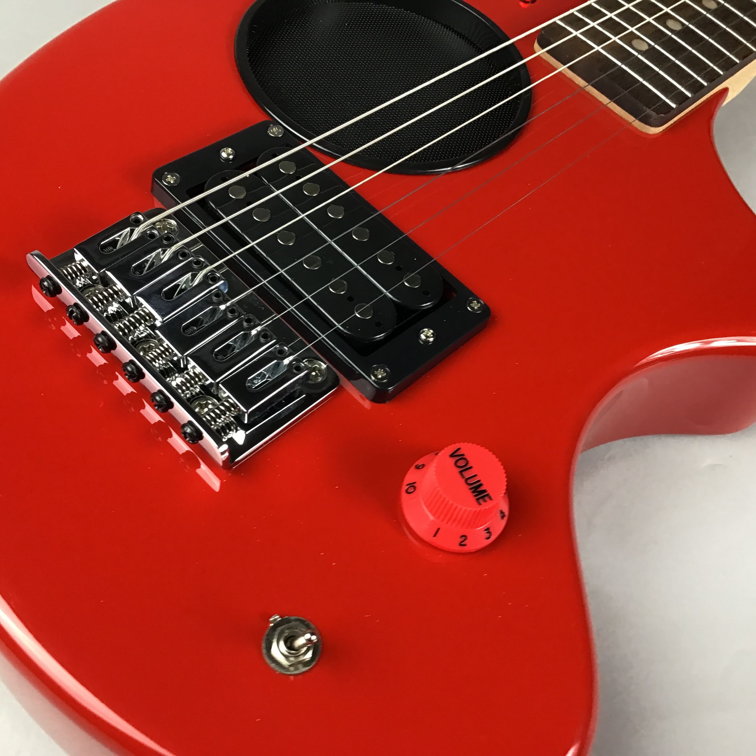 FERNANDES ZO-3 2019 W/SC RED スピーカー内蔵ミニエレキギター レッド