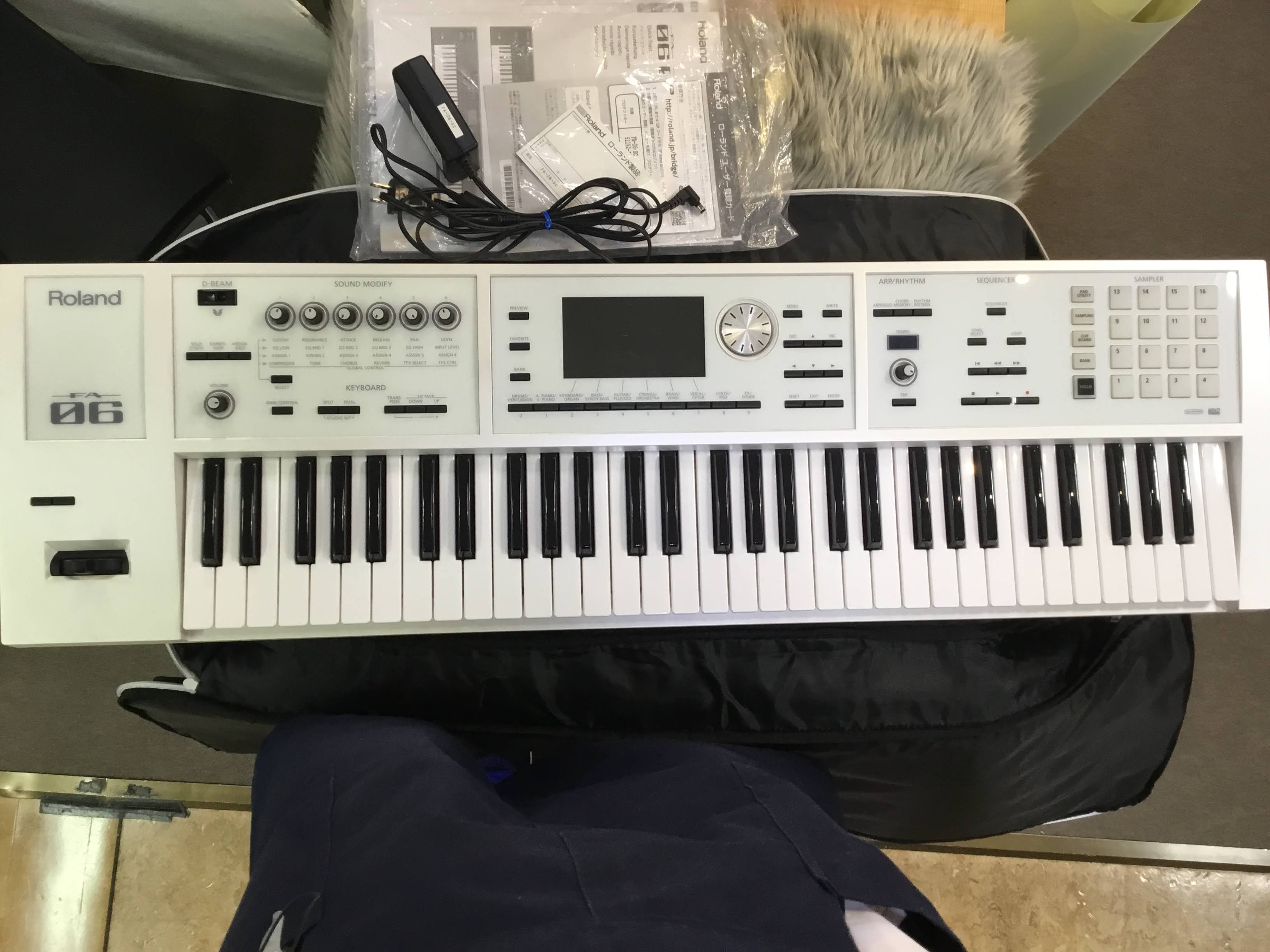 Roland FA-06-SC 限定ホワイト 61鍵盤 展示品限り特価販売！【島村楽器
