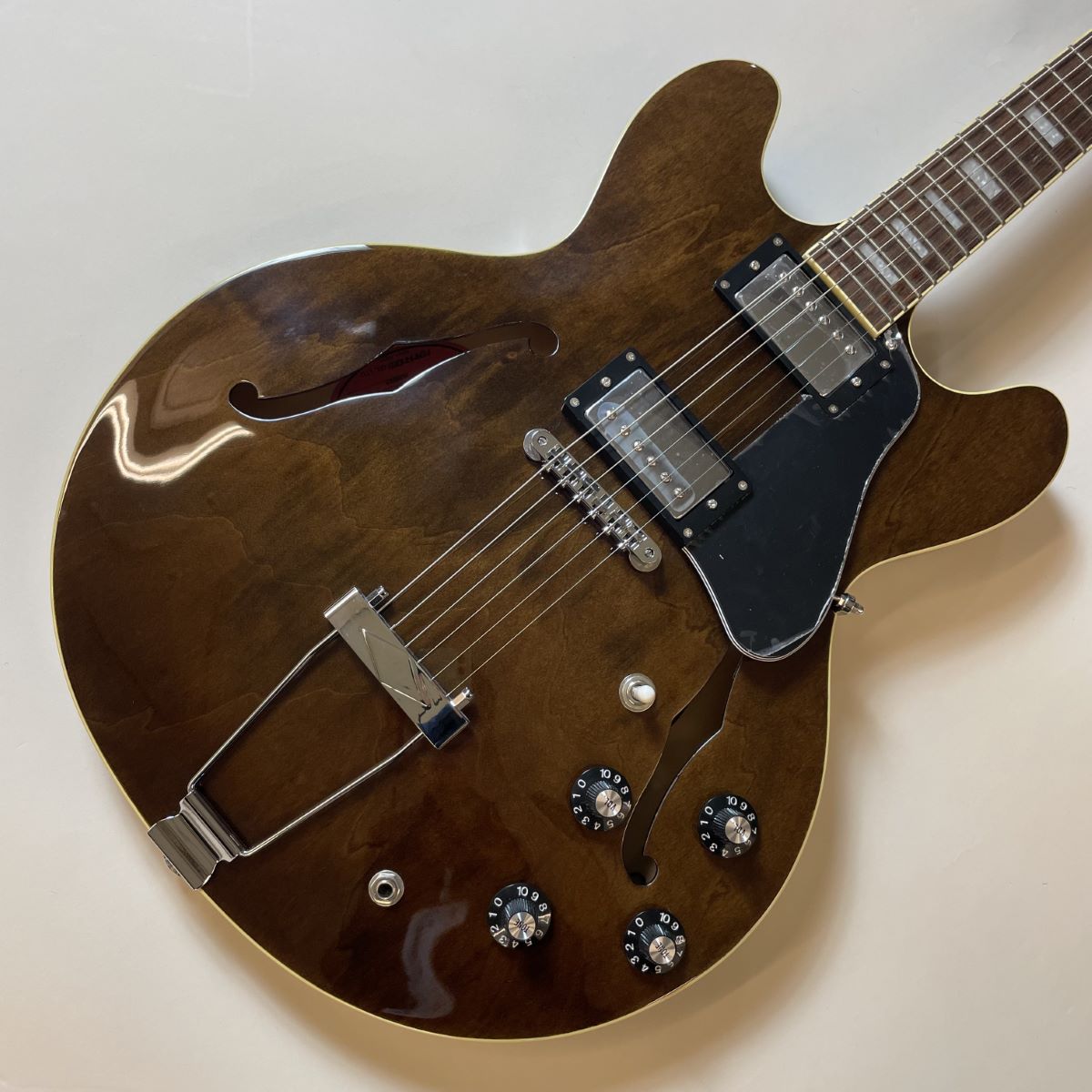Burny RSA75 WN(WALNUT) セミアコースティックギター セミアコギター