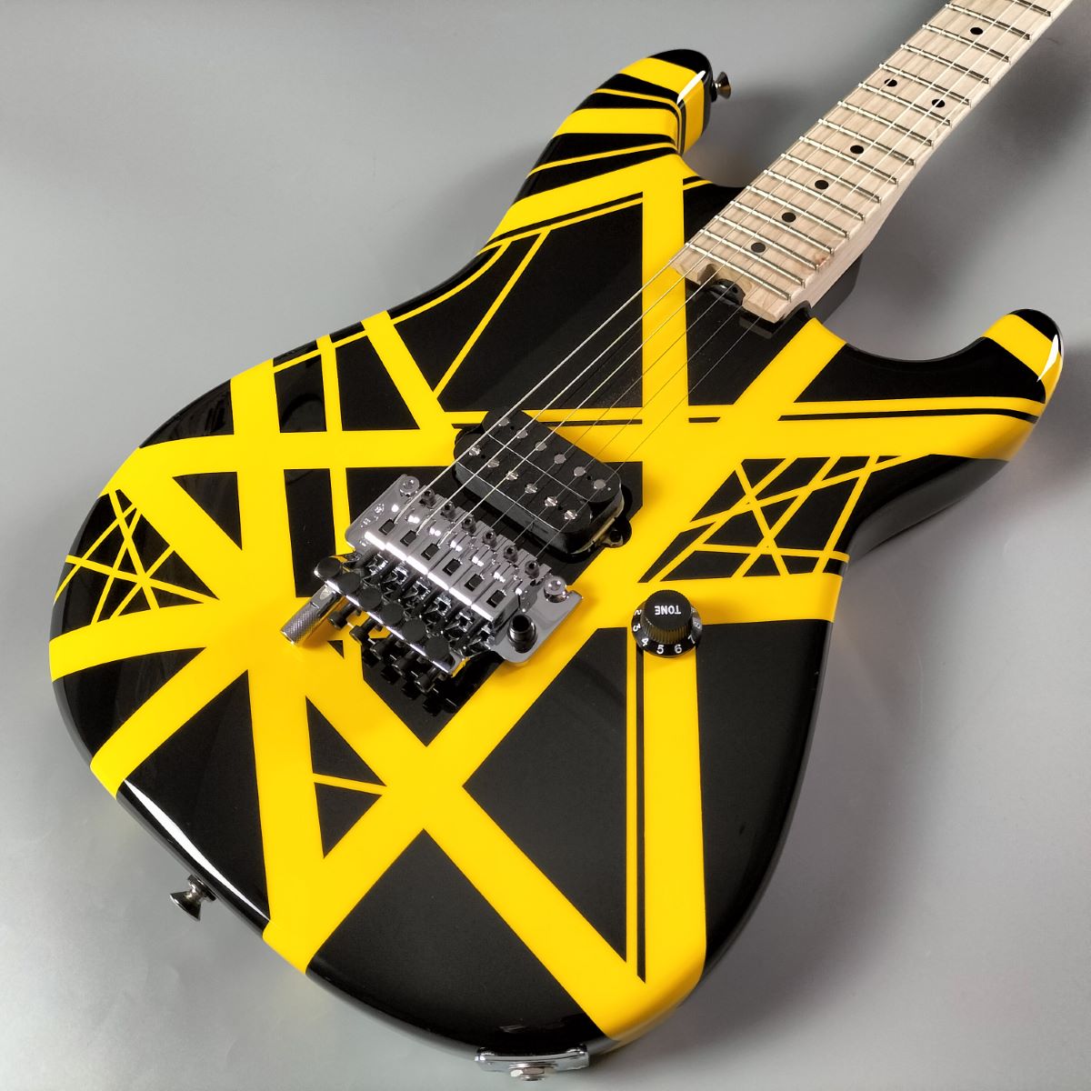 EVH Striped Series Black with Yellow Stripes エレキギター イーブイ