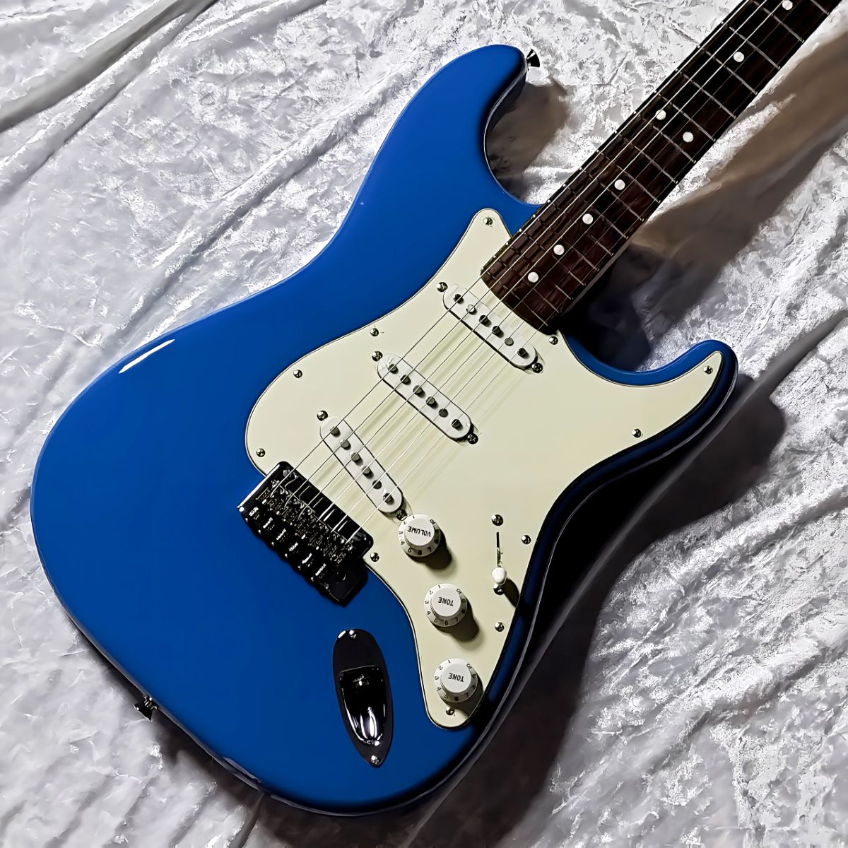 FENDER/フェンダー ストラト エレキギター(913 JAPAN 水色 - 楽器、器材