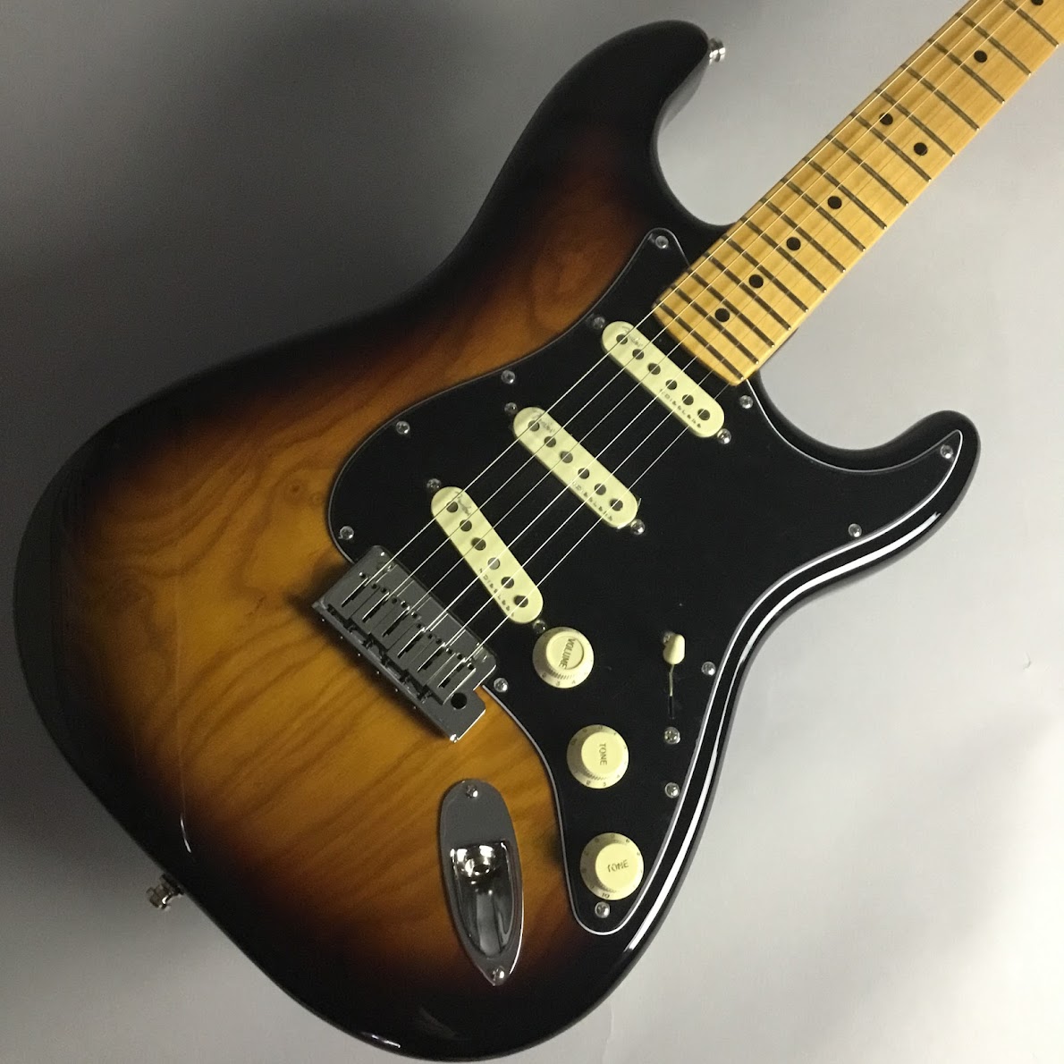 Fender American Ultra Luxe Stratocaster, Maple Fingerboard 2Tone 