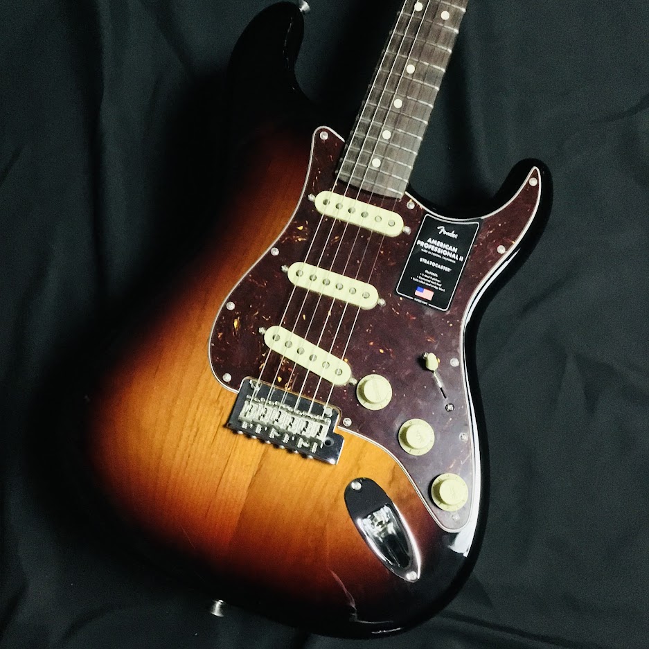 FENDER Fender American Professional II Stratocaster, Rosewood Fingerboard,  3-Color Sunburst【フェンダー】