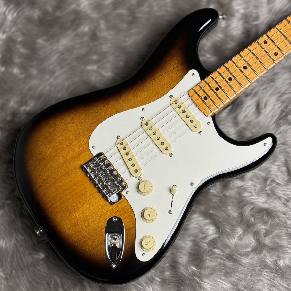 □Fender American Vintage II 1957 STRATOCASTER 2-Color Sunburst