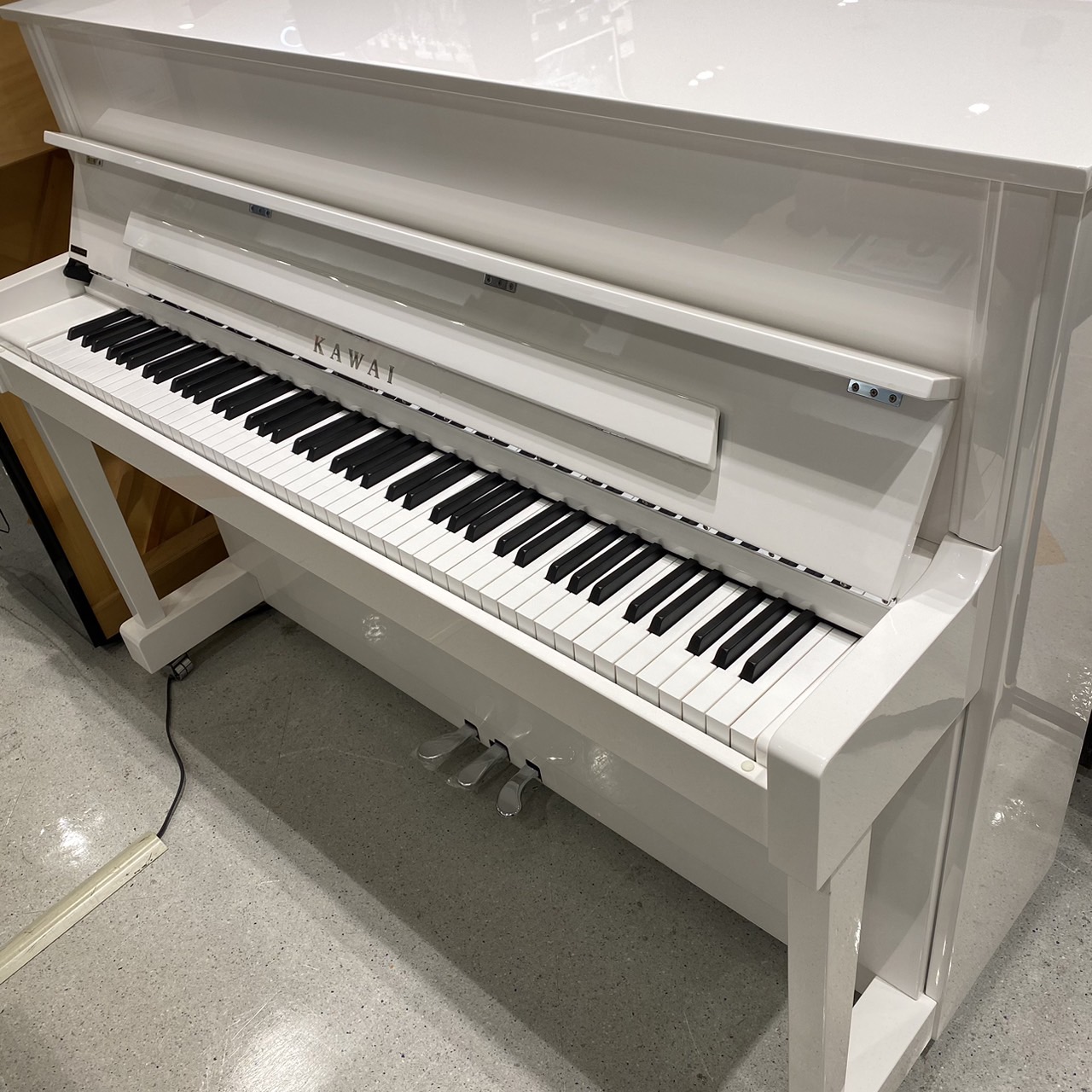 KAWAI K-114SX 白 アップライトピアノ 新品【店頭展示品1台限りの特別 