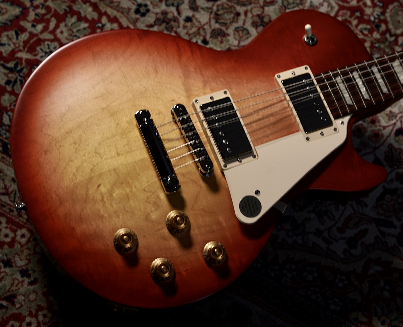 Gibson Les Paul Tribute Satin/Cherry Sunburst【3.60 s/現品画像