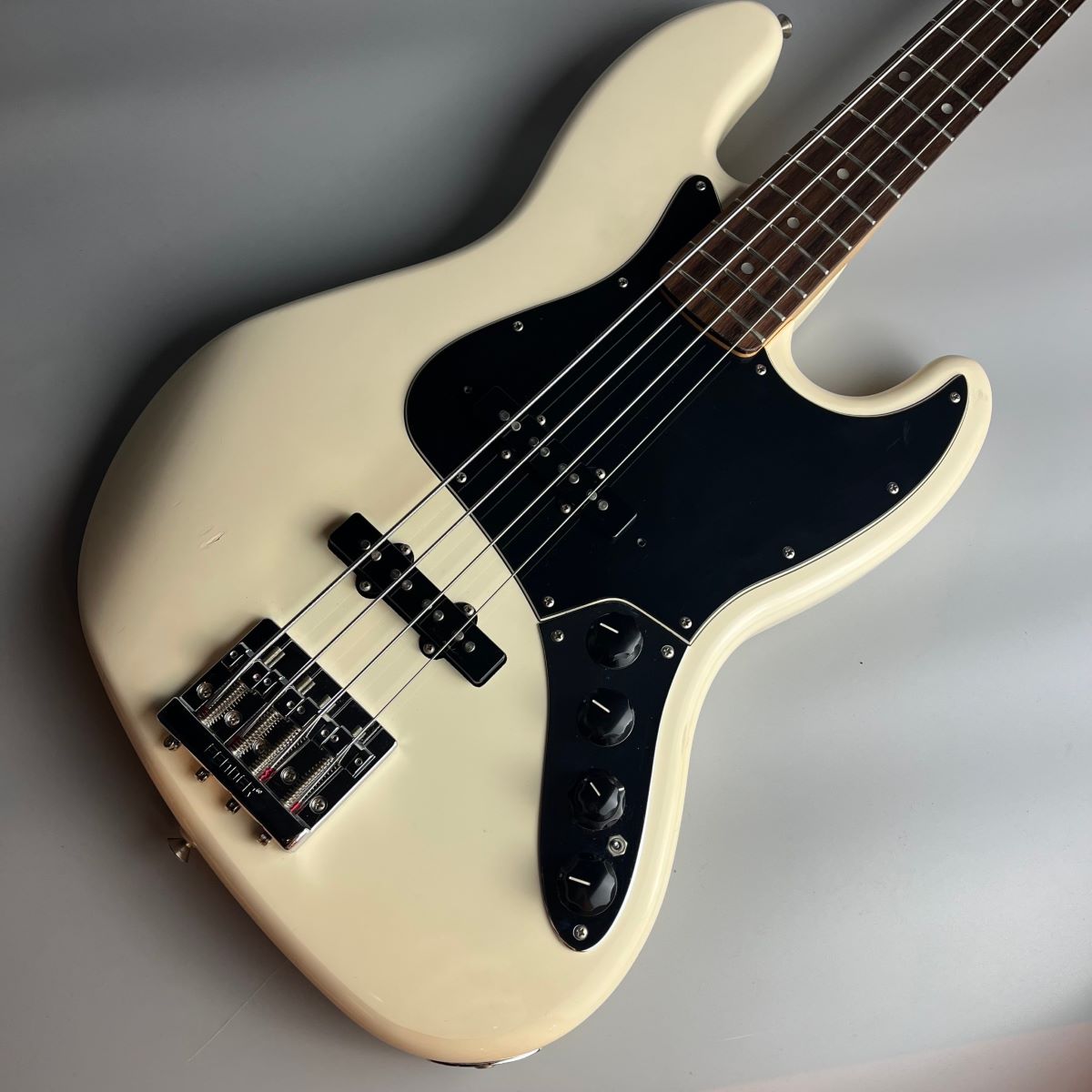 Fender Deluxe Active Jazz Bass Olympic White フェンダー 【 イオン 