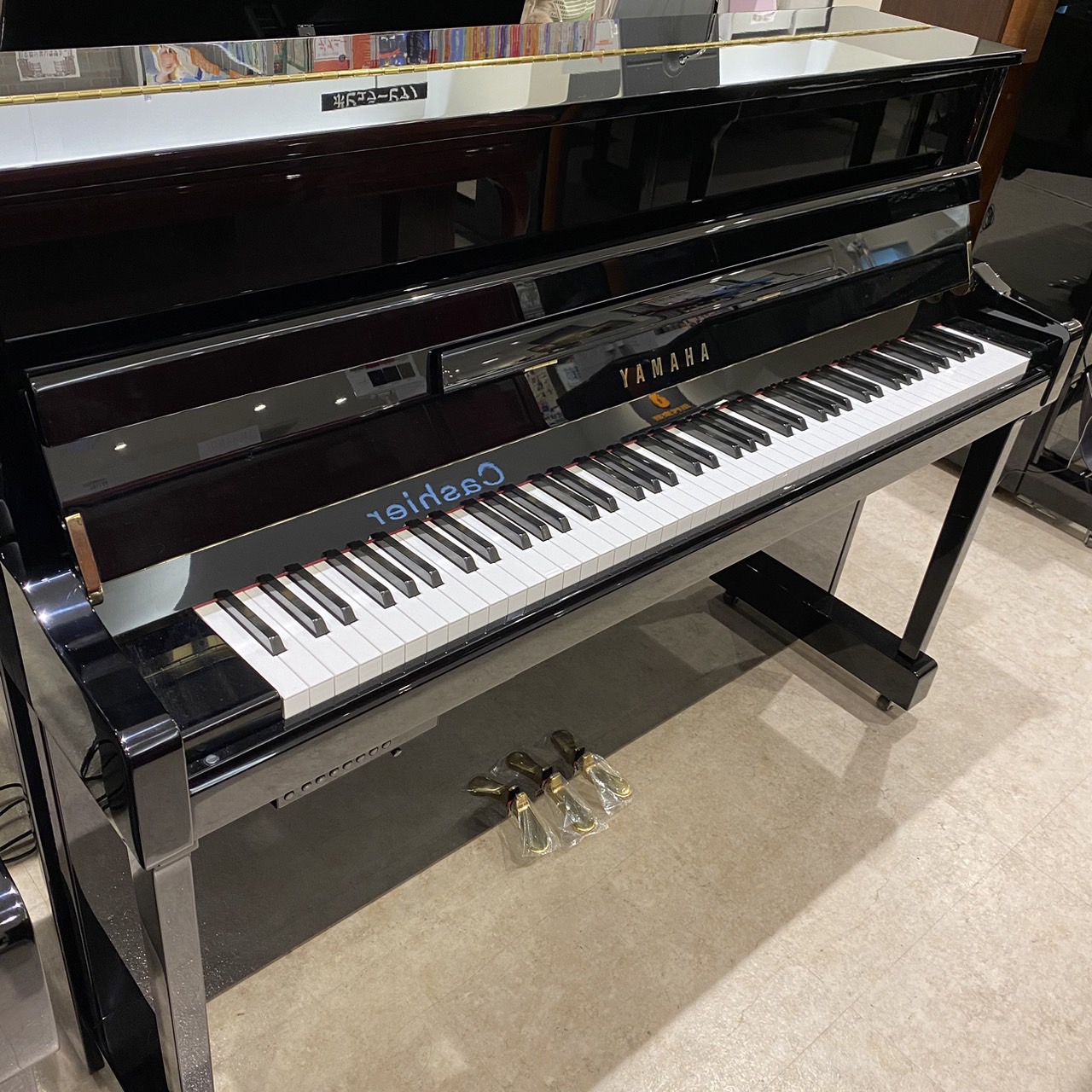 アップライトピアノ YAMAHA 電子ピアノ インシュレーター付き - 鍵盤楽器