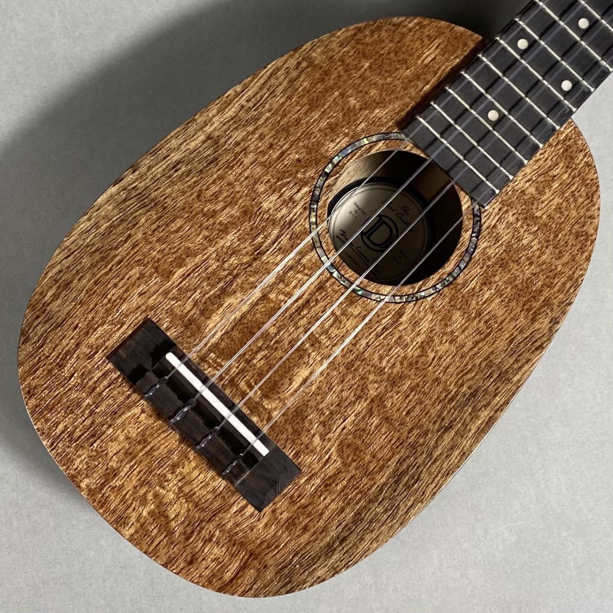 music ukulele 】エレキ・パイナップル型ウクレレ【UK専門店】ウクレレ 