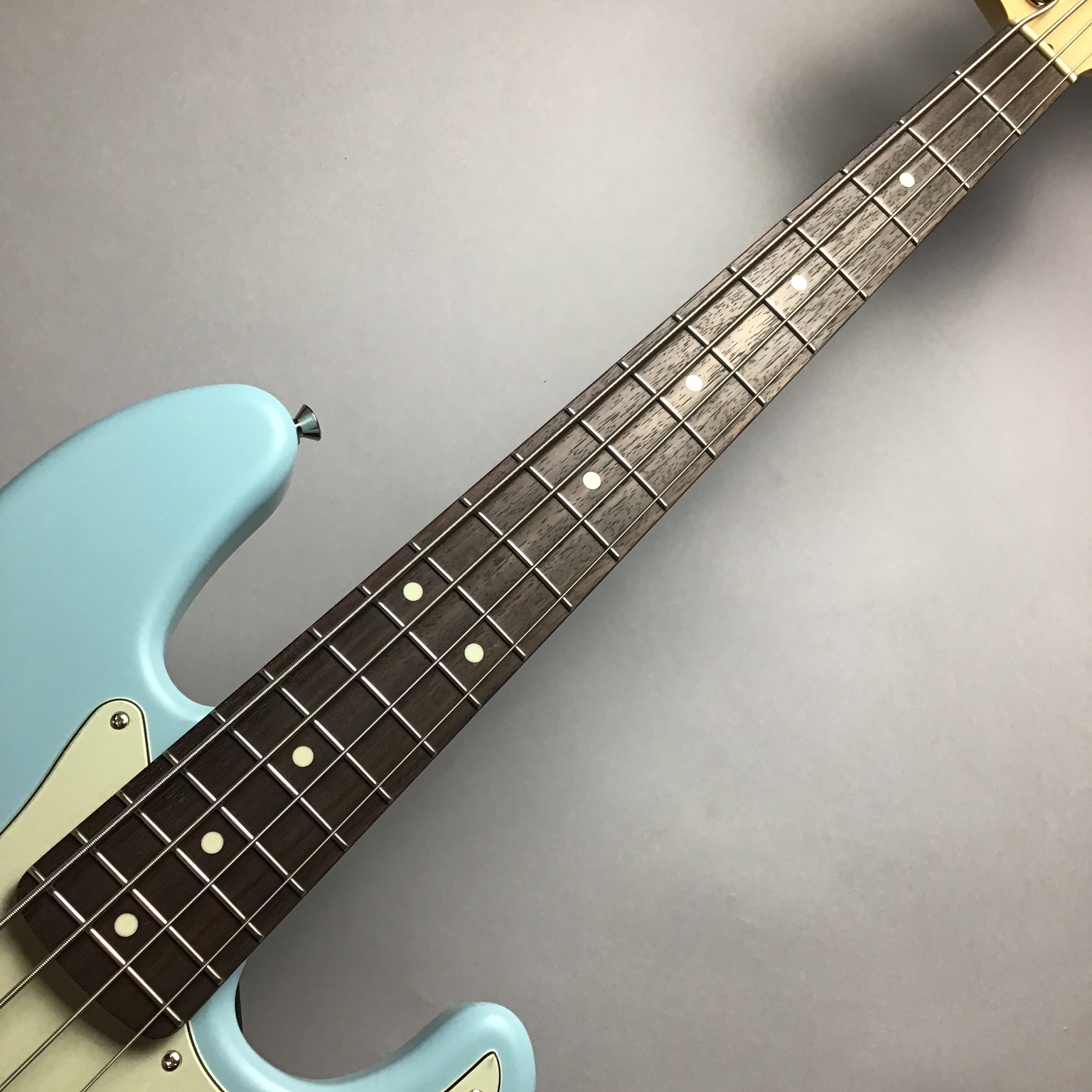 Fender Made in Japan Junior Collection Jazz Bass (Satin Daphne 