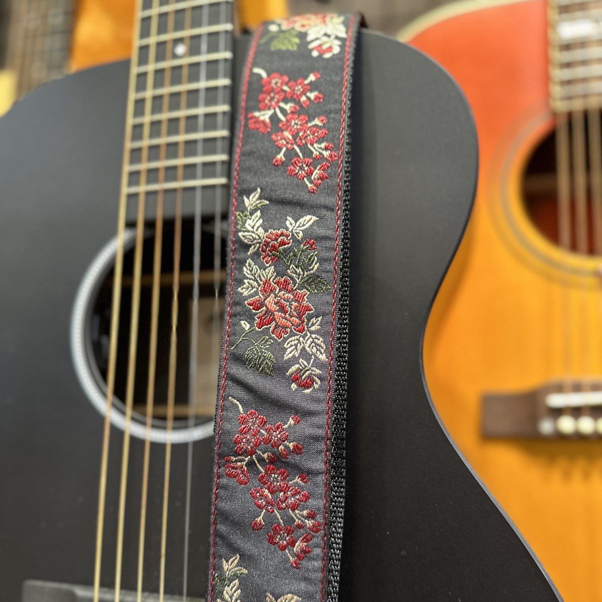 ERNiE BALL RED ROSE JACQUARD GUITAR STRAP【現物写真】 ストラップ P04142 アーニーボール 【  ららぽーと甲子園店 】