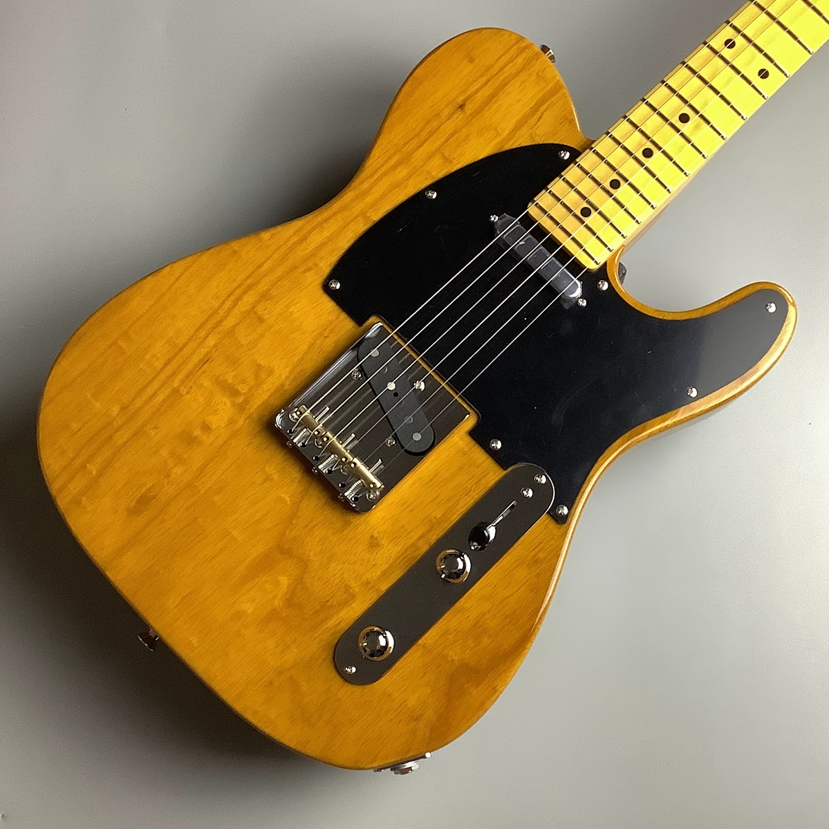 ほぼ新品 Suhr Classic S Antiqueラッカー塗装ハードケース付 - ギター