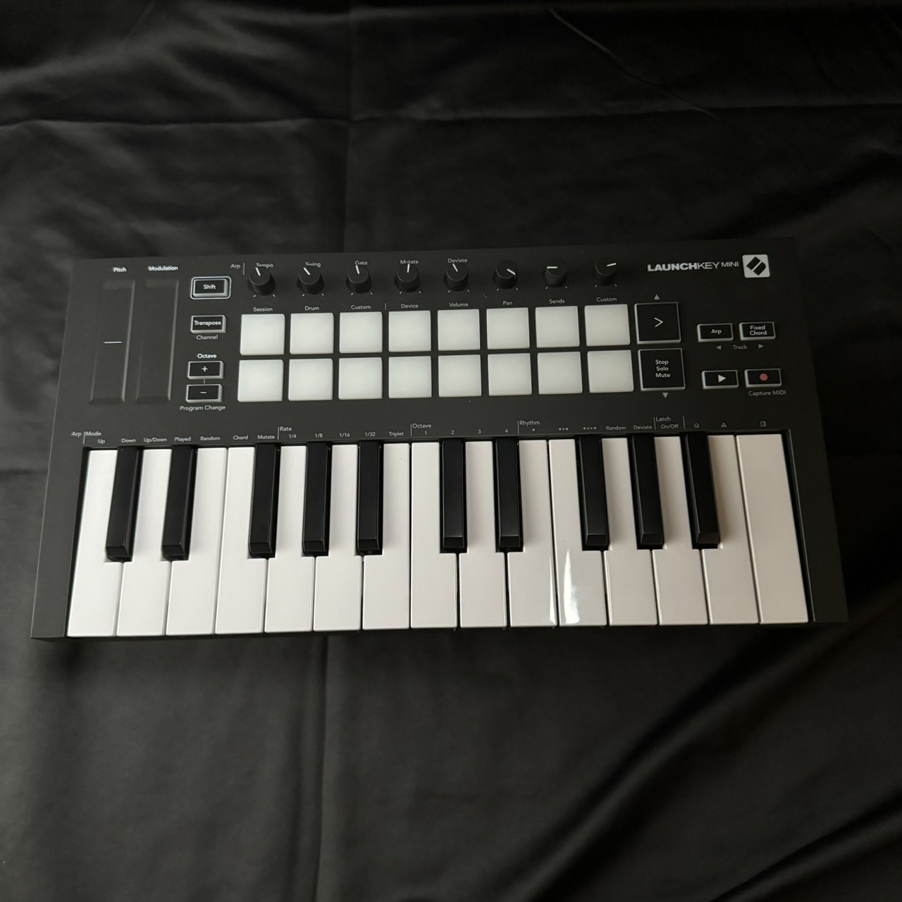 MIDIキーボード　launch key mini MK3
