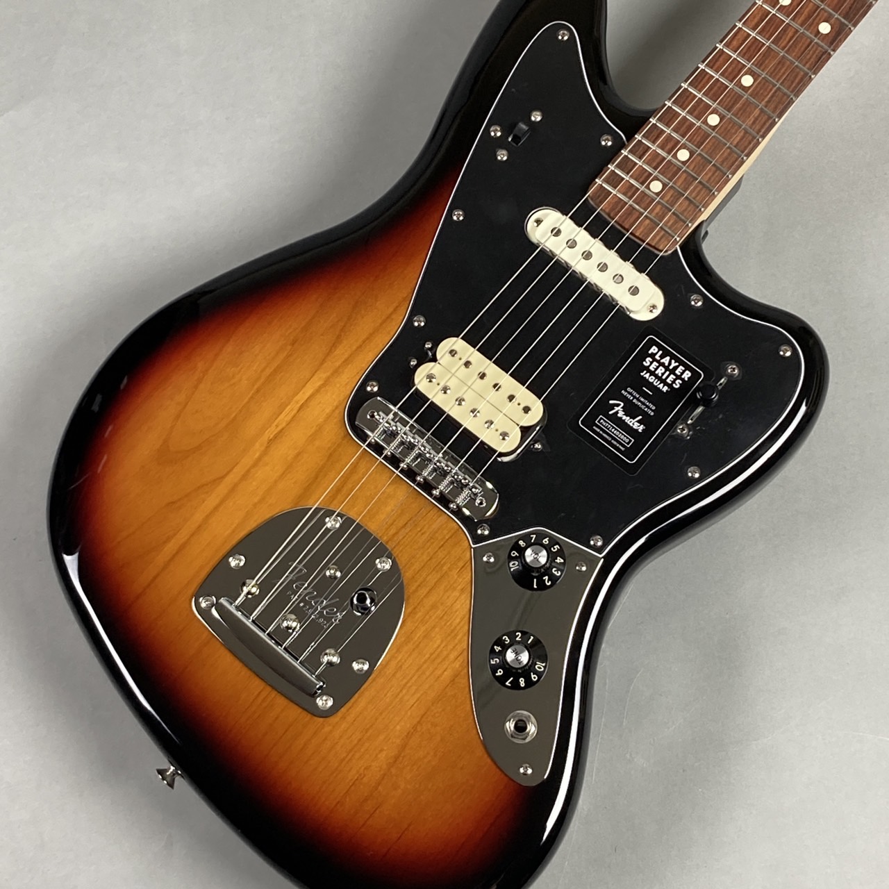 Fender Player Jaguar, Pau Ferro Fingerboard, 3 Color Sunburst