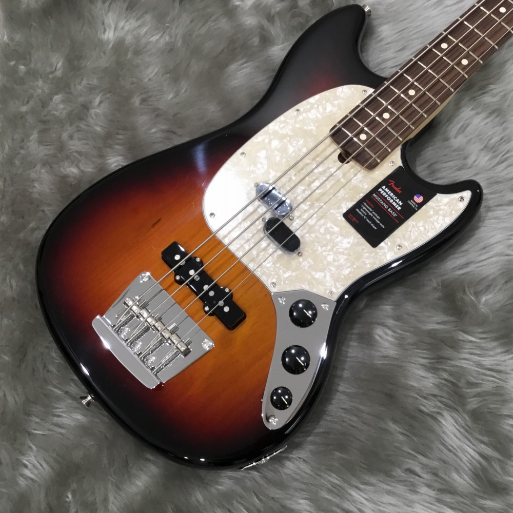 Fender American Performer Mustang Bass Rosewood Fingerboard 3
