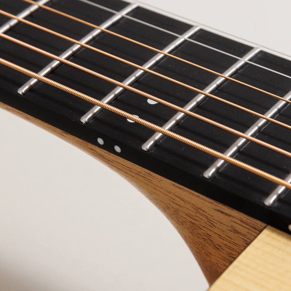 J-1Aアコースティックギター OOOサイズ 小ぶり アジャスタブルサドル 簡単弦高調整 バリが起きづらい 関連画像